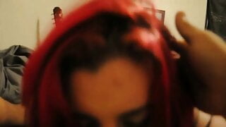 Une grosse rousse qui va se faire du bien