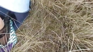 Une libertine se fait partouzer dans les dunes